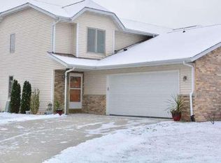 1121 Glacier Pass, Slinger, WI 53086