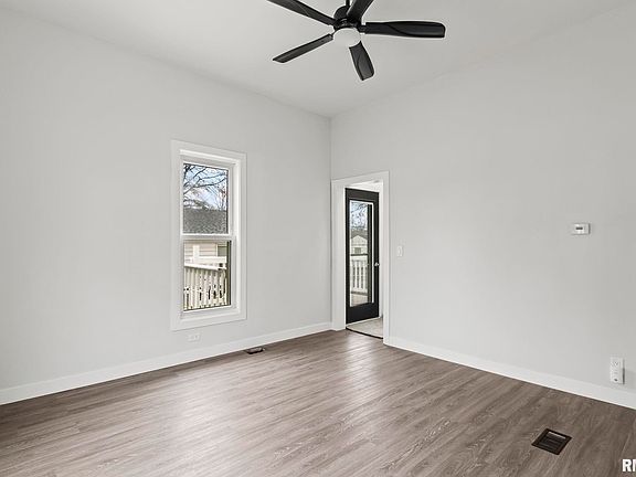 5th image of 101 E Monroe St