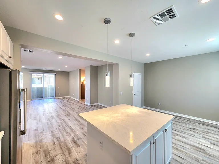 996 Newberry Ln — Photo 14
