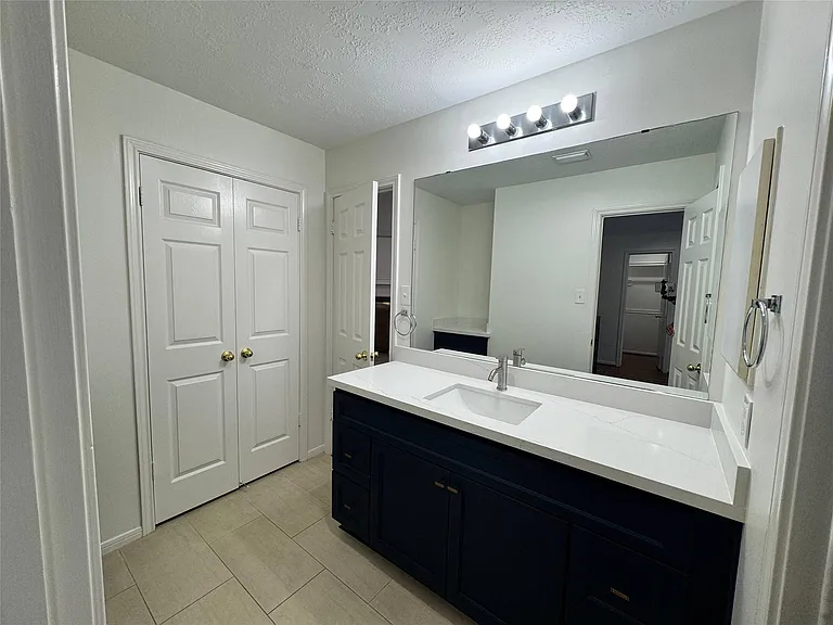 1718 Berkoff Dr — Photo 10