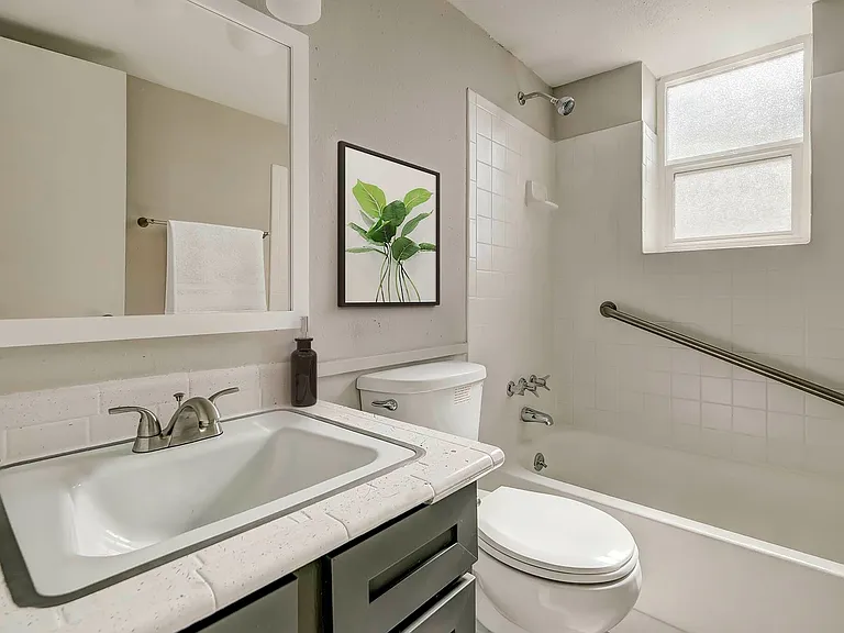 Kalo Broadmoor Terrace Bathroom