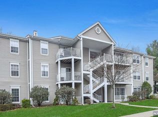 899 Tuliptree Ct, Mahwah, NJ 07430