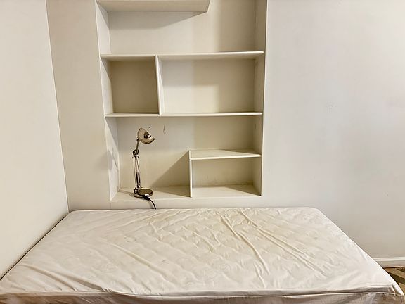 5th image of 137 Allen St APT 2A