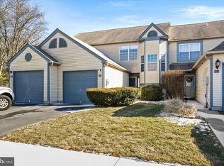 16 Hawthorne Ct, Hamilton, NJ 08690