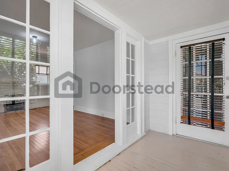 1937 Vicksburg Ave — Photo 6