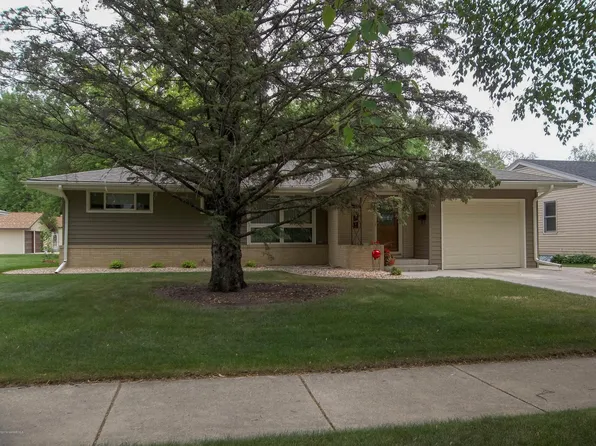 520 Kneale Ave S, Thief River Falls, MN 56701