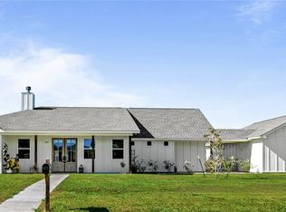 802 Celestial Ln, Edna, TX 77957