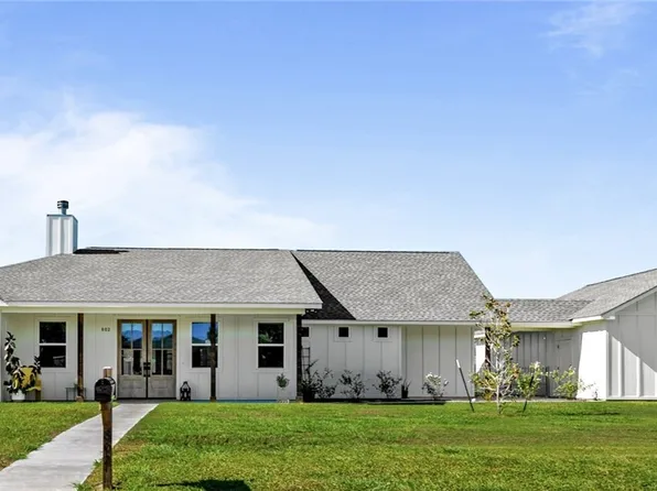 802 Celestial Ln, Edna, TX 77957