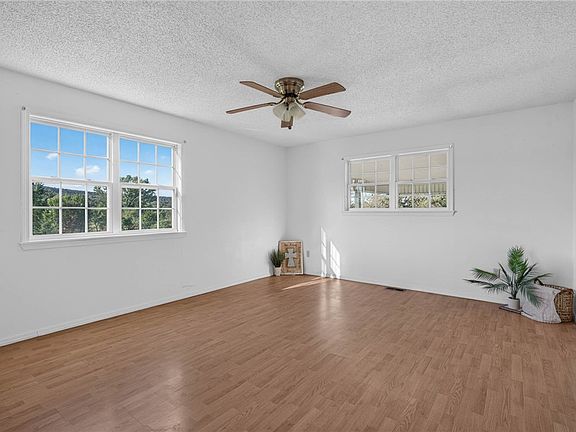 2nd image of 5518 Blythe Rd