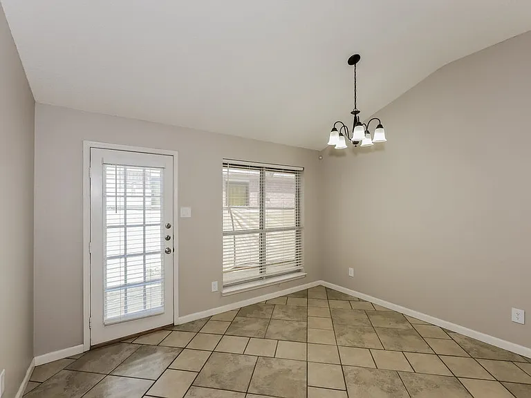 5909 Northfield Dr — Photo 5