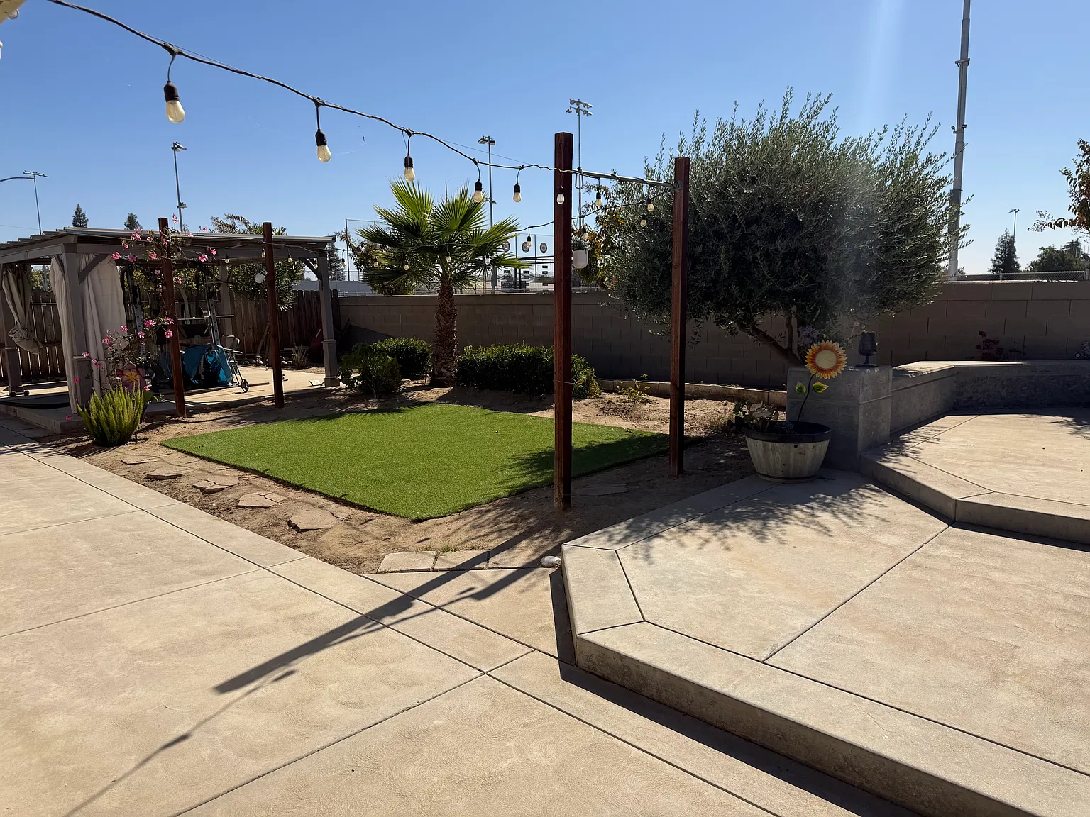 2355 Azalea St — Photo 3