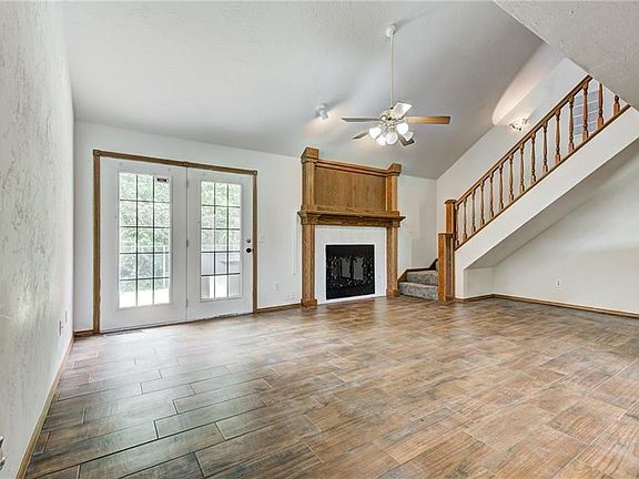 3rd image of 11700 Hollyrock Dr