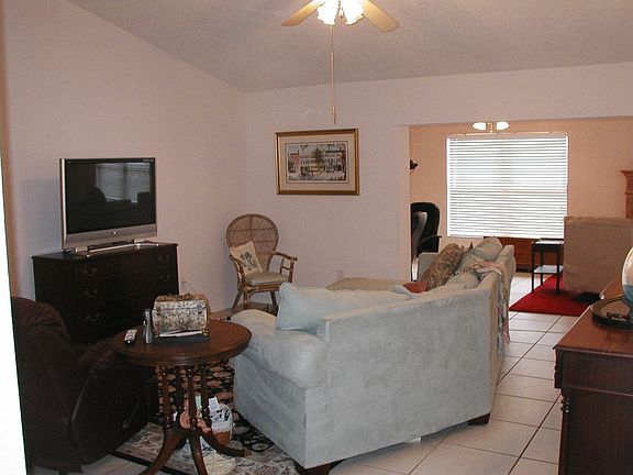 Vaulted Ceiling in Family Room