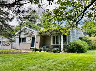 546 Whittier Ave, Glen Ellyn, IL 60137