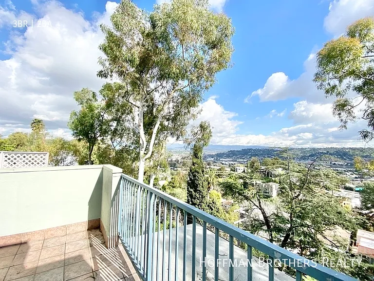 2342 Silver Ridge Ave #1 — Photo 1