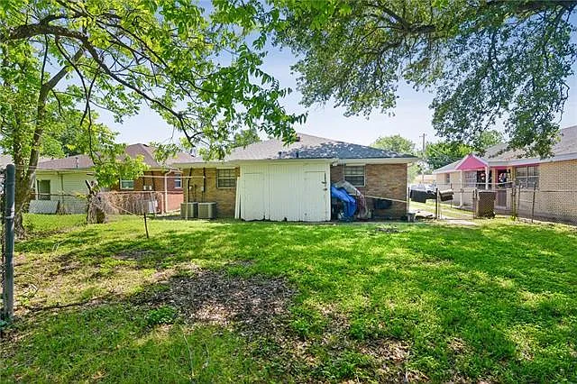 1313 Flanders St — Photo 14