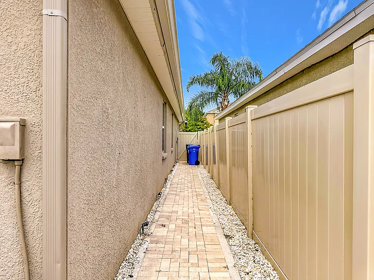 12107 Rambling Stream Dr — Photo 41