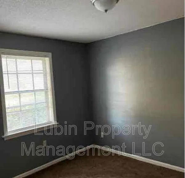 2883 Coach Dr #3 — Photo 2