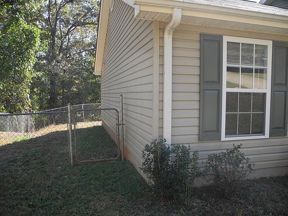 3rd image of 146 Fernwood Dr