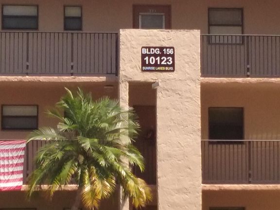 2nd image of 10123? Sunrise Lakes Blvd