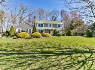 17 Newbury Ct, Simsbury, CT 06070