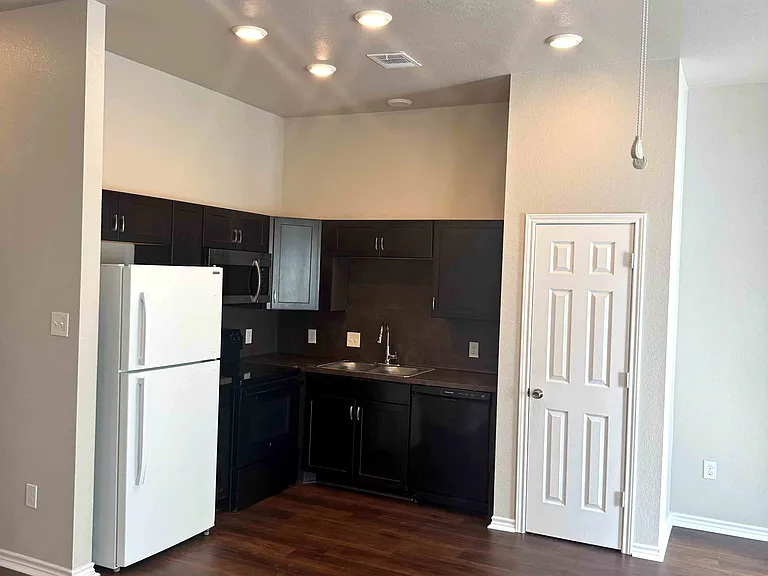 7958 Bonaire St #B — Photo 8