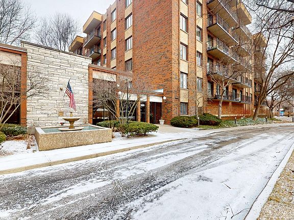 3rd image of 9560 Gross Point Rd APT 404B