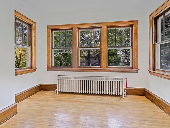 5th image of 217 Warwick St SE
