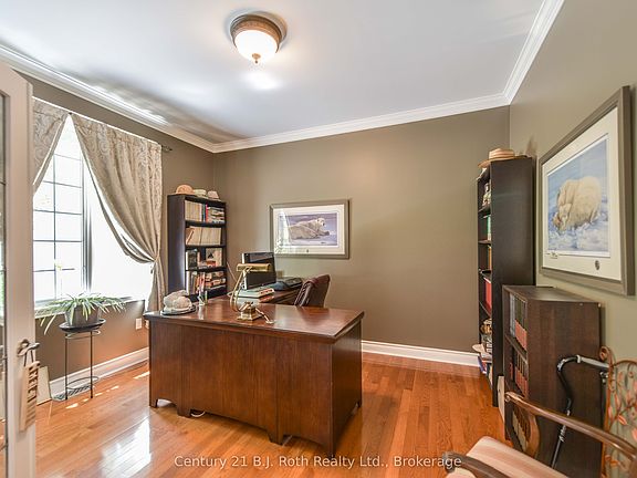 5th image of 1273 Hawk Ridge Cres