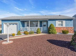 20 Hampshire Rd, Toms River, NJ 08757