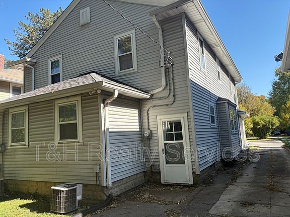 4th image of 5542 N College Ave