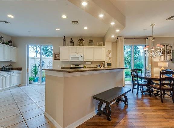 3rd image of 10701 Avila Cir
