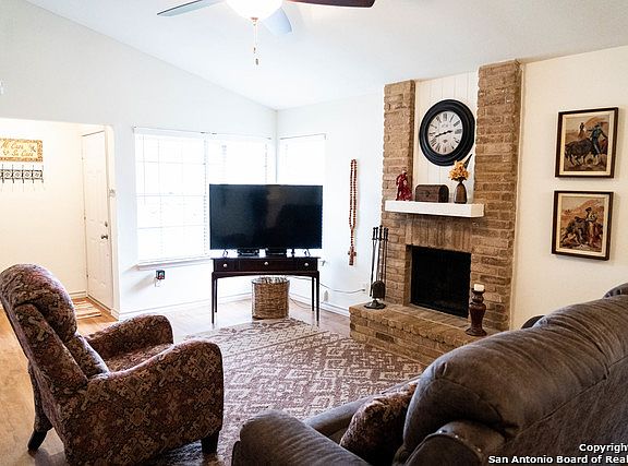 4th image of 3510 Stoney Bluff St