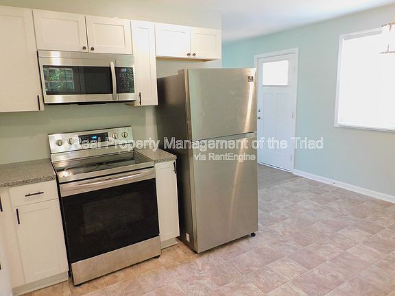 3rd image of 3016 Myra St