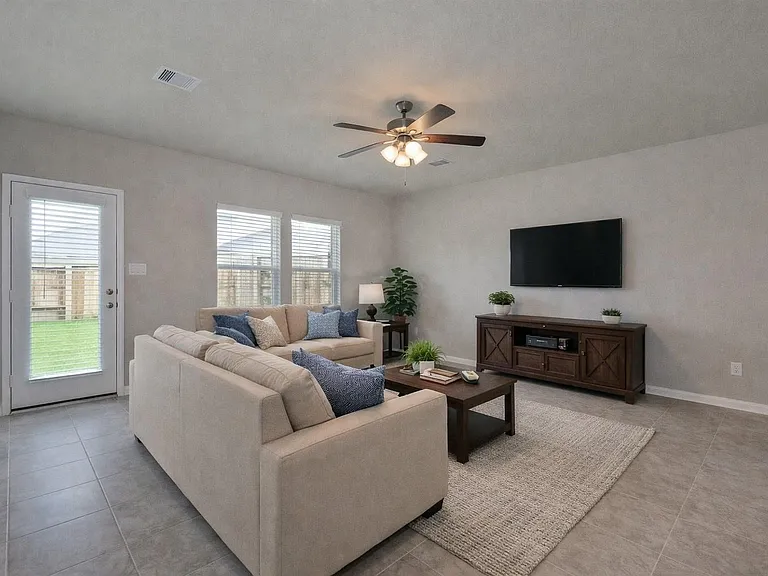 1015 Modesto Dr — Photo 9