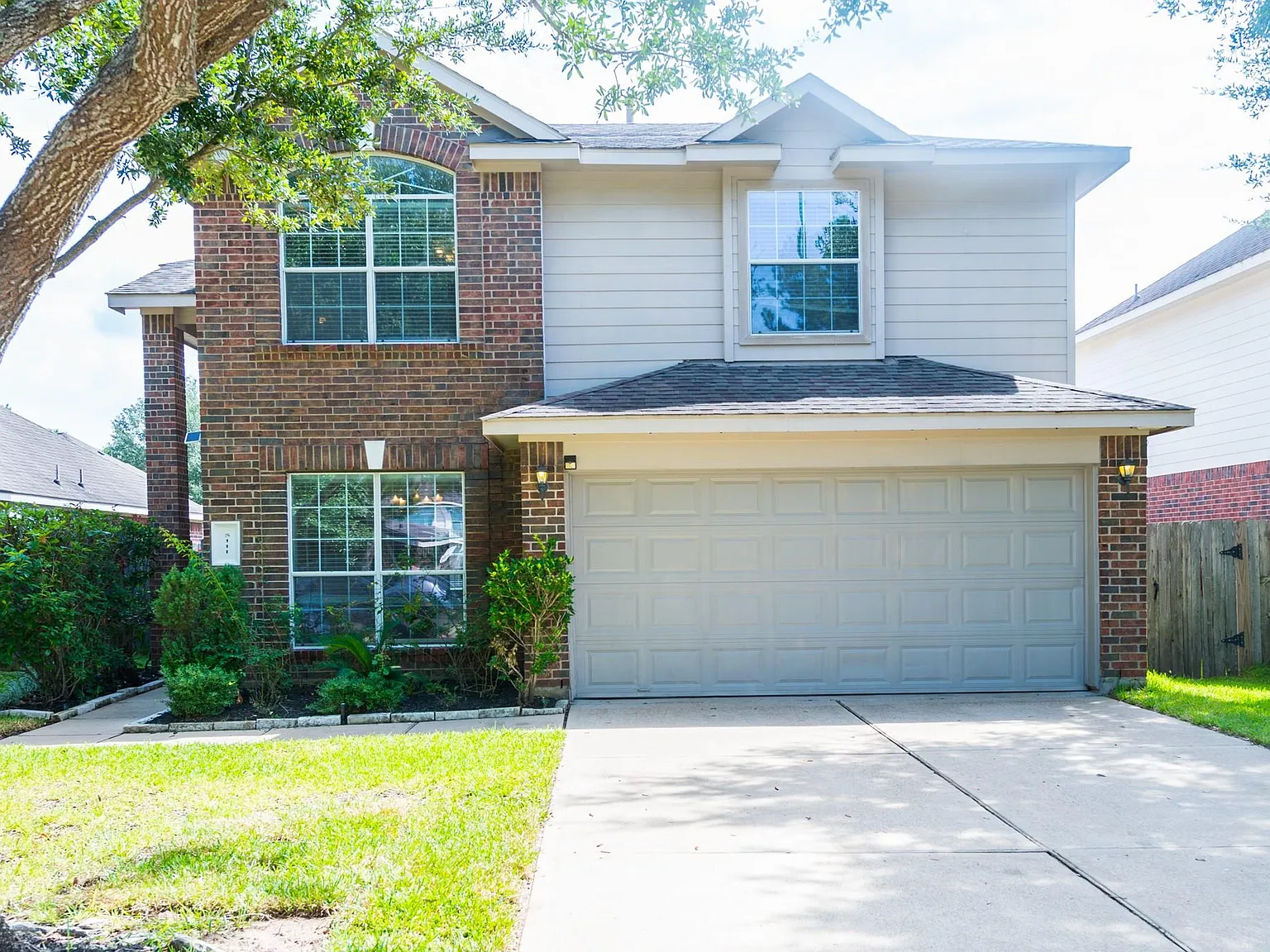 3 bed, 2.5 bath, 2193 sqft, $2,500 — Photo 1