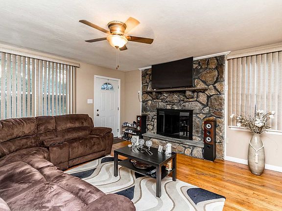 3rd image of 81 Garden St