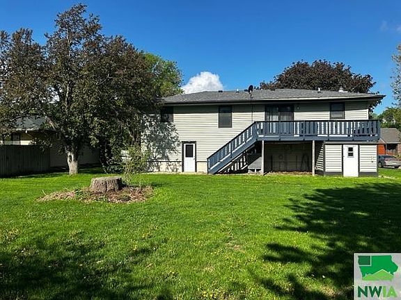 2nd image of 400 Broadmoor Dr