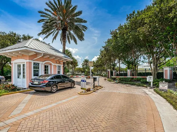 5215 COQUINA KEY DRIVE SE #B, ST PETERSBURG, FL 33705