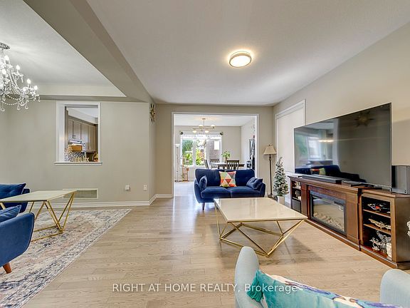 5th image of 40 Stillwater Cres