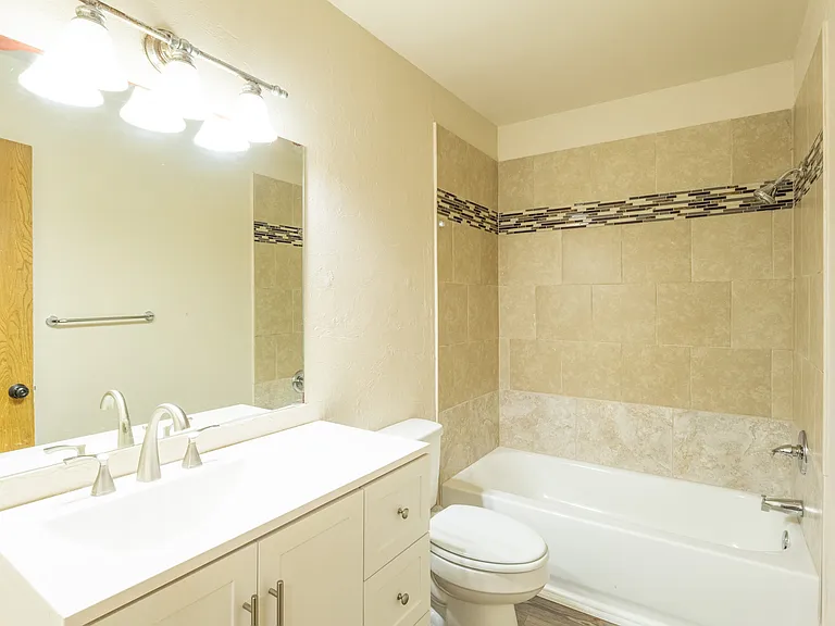 721 W Lakeshore Dr — Photo 18