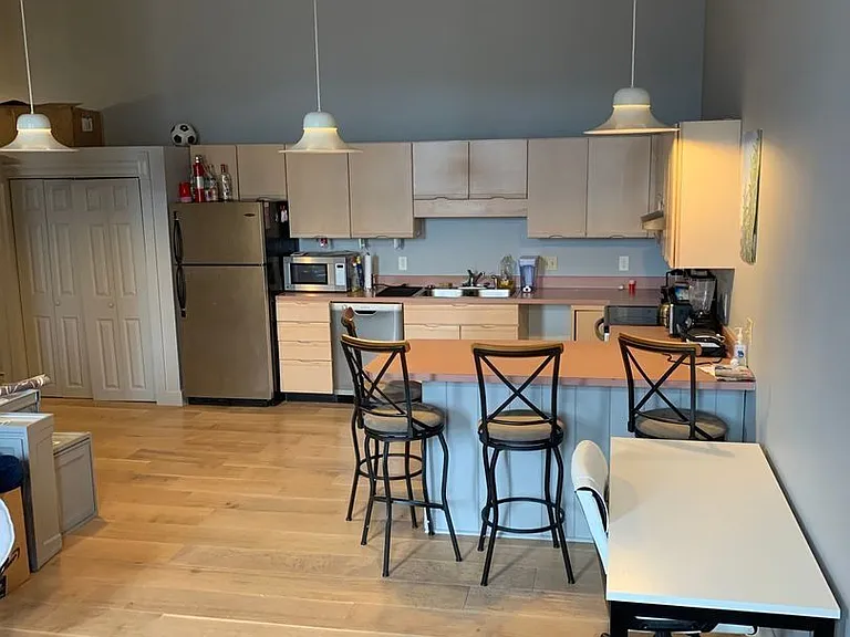 204 N Walnut St #B — Photo 5