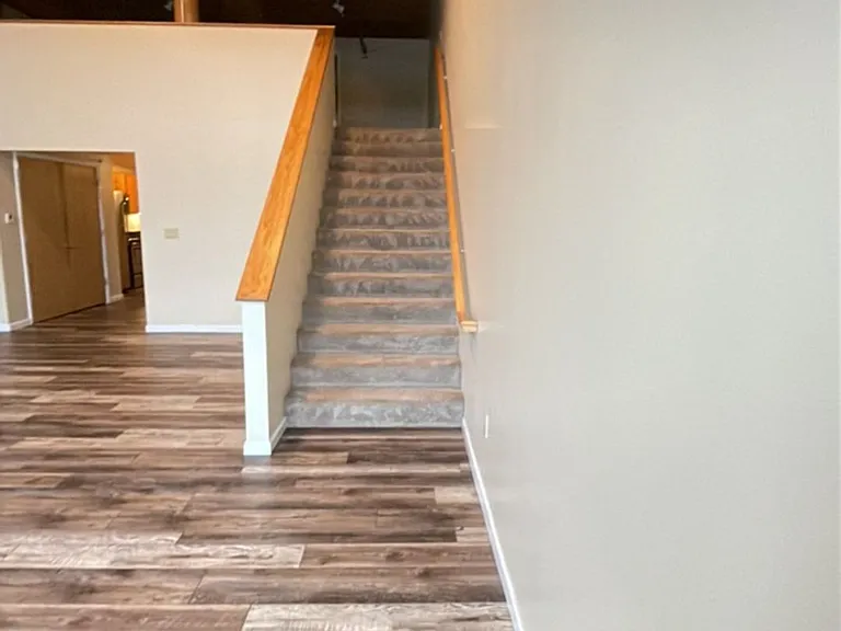 Victoria Riverside Townhouse Lofts — Photo 58