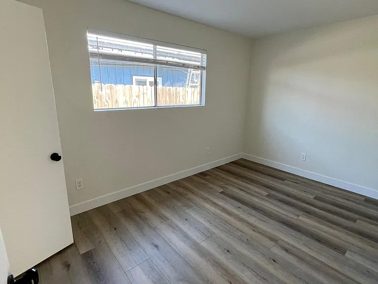 537 Ramona Ave — Photo 10