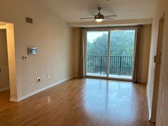 5th image of 919 Villa Cir #919