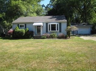 2140 Lee Ave, Shelby Township, MI 48317