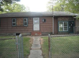 210 Crestwood Dr, Shirley, NY 11967