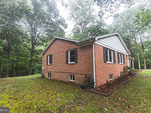 4th image of 9274 Crescent Ln