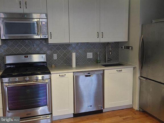 2nd image of 1534 Pine St #3F0