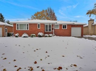 219 Forest Hill Dr, Williamsville, NY 14221